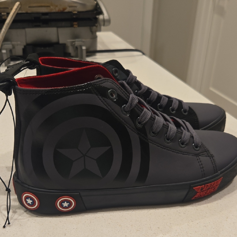 Marvel Captain America High-Top Sneakers - Gray and Red